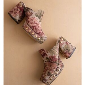 Oasis Society The Sierra Platform Clog